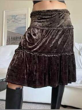 DKNY 1990s Dressbarn chocolate brown velvet ruffle midi skirt. 2